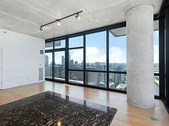 4th image of 235 W Van Buren St Unit 3712