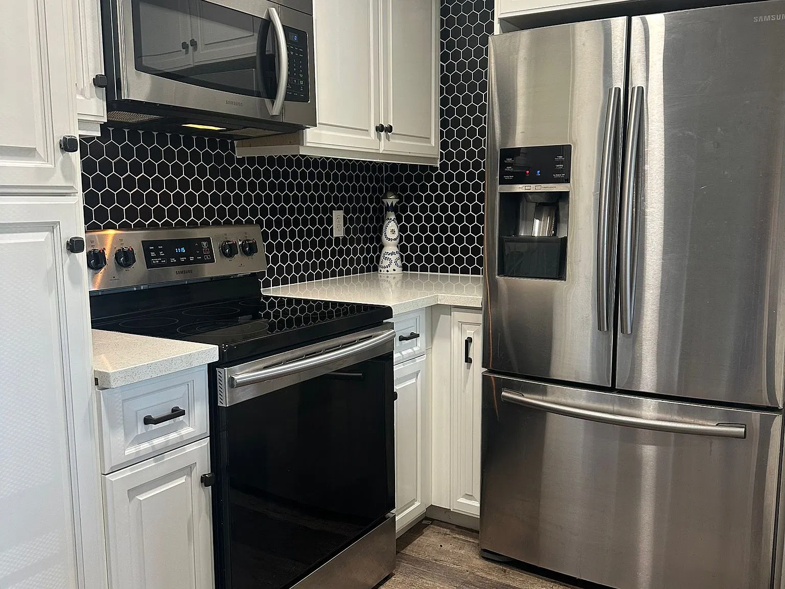 2 bed, 881 sqft, $2,500 — Photo 1