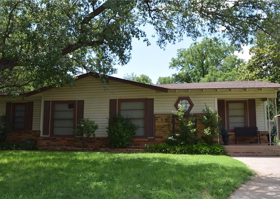 1st image of 909 S Leggett Dr