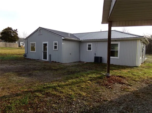 200 N Prairie St, Hamilton, MO 64644