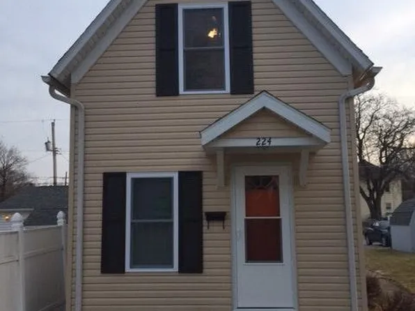 224 17th Ave, Moline, IL 61265