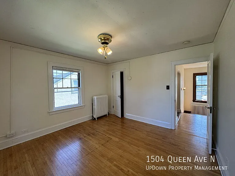 1504 Queen Ave N — Photo 20
