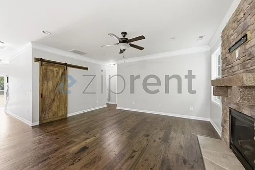 933 Vandalia Dr Photo 1