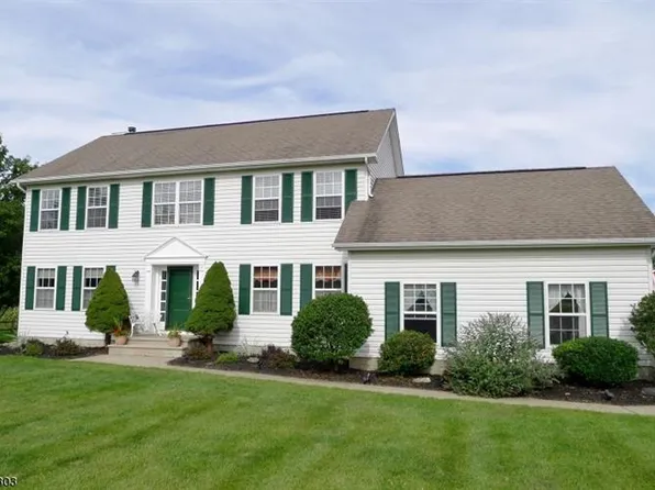 15 Summit Rd, Andover, NJ 07821