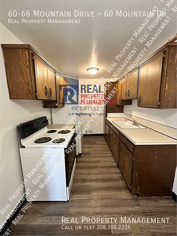 3 bed 1 bath duplex - Dog friendly — Photo 2