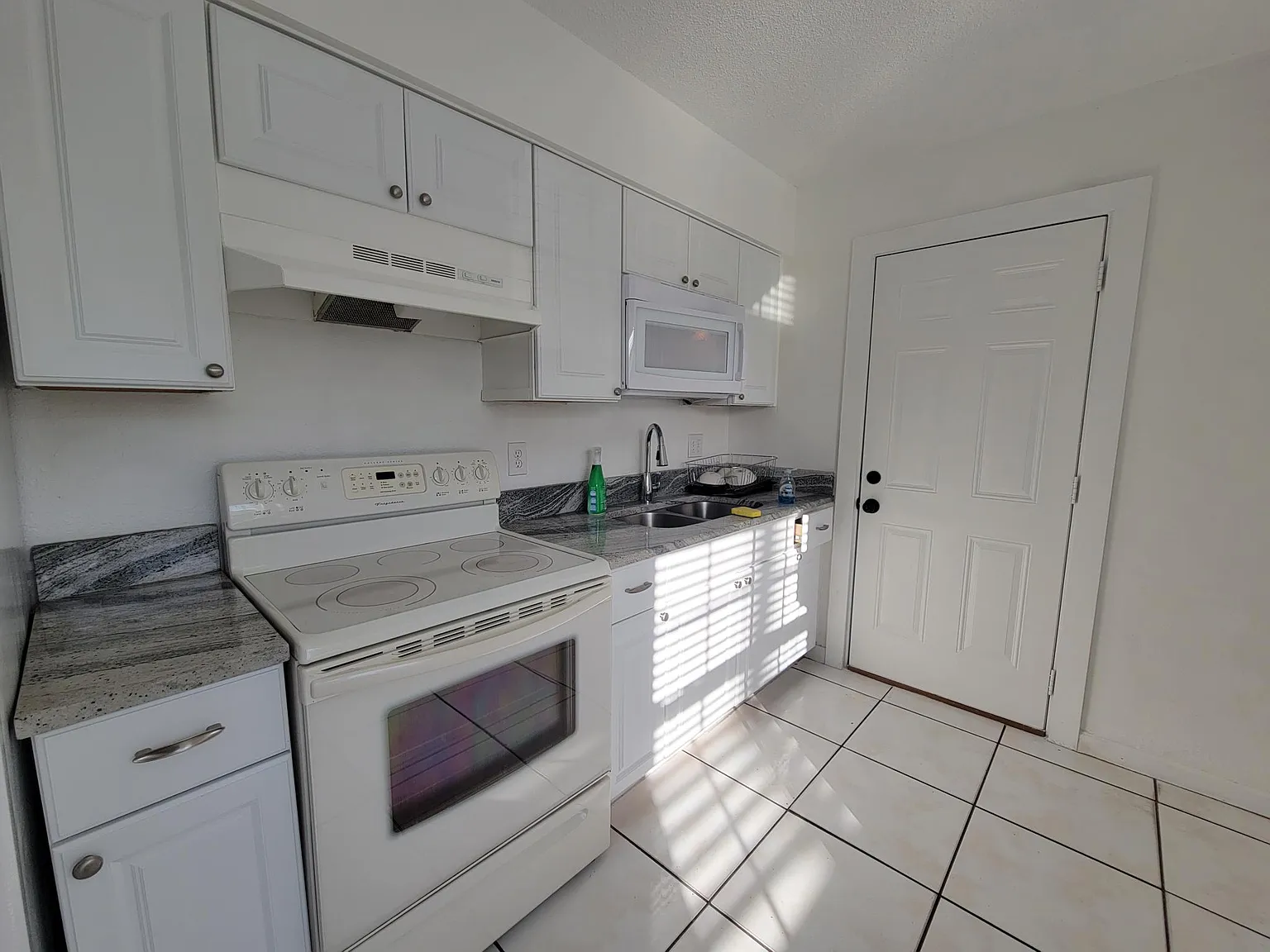 2 bed, 965 sqft, $1,700 — Photo 4