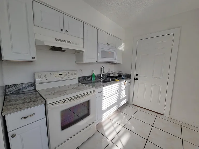 1258 Franklin St #1 — Photo 4