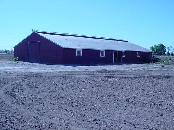 47x78 barn w/ concrete floor