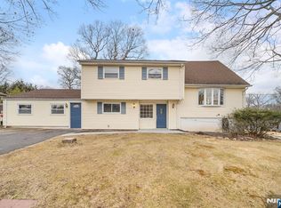 601 Oakwood Dr, Northvale, NJ 07647