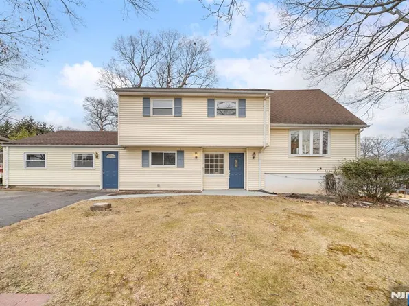 601 Oakwood Dr, Northvale, NJ 07647