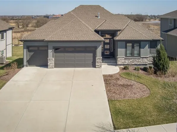 17701 Crystal St, Overland Park, KS 66013