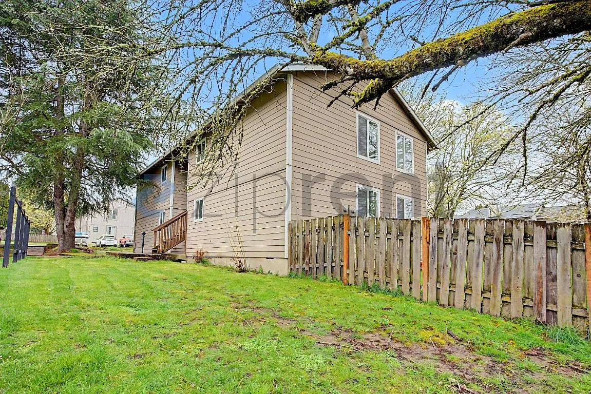 Building Photo - 9660 SW Prairie Ter #A