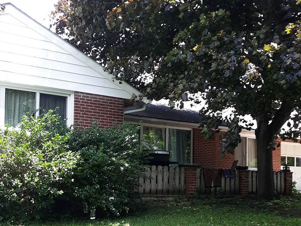2nd image of 919 Alwine St