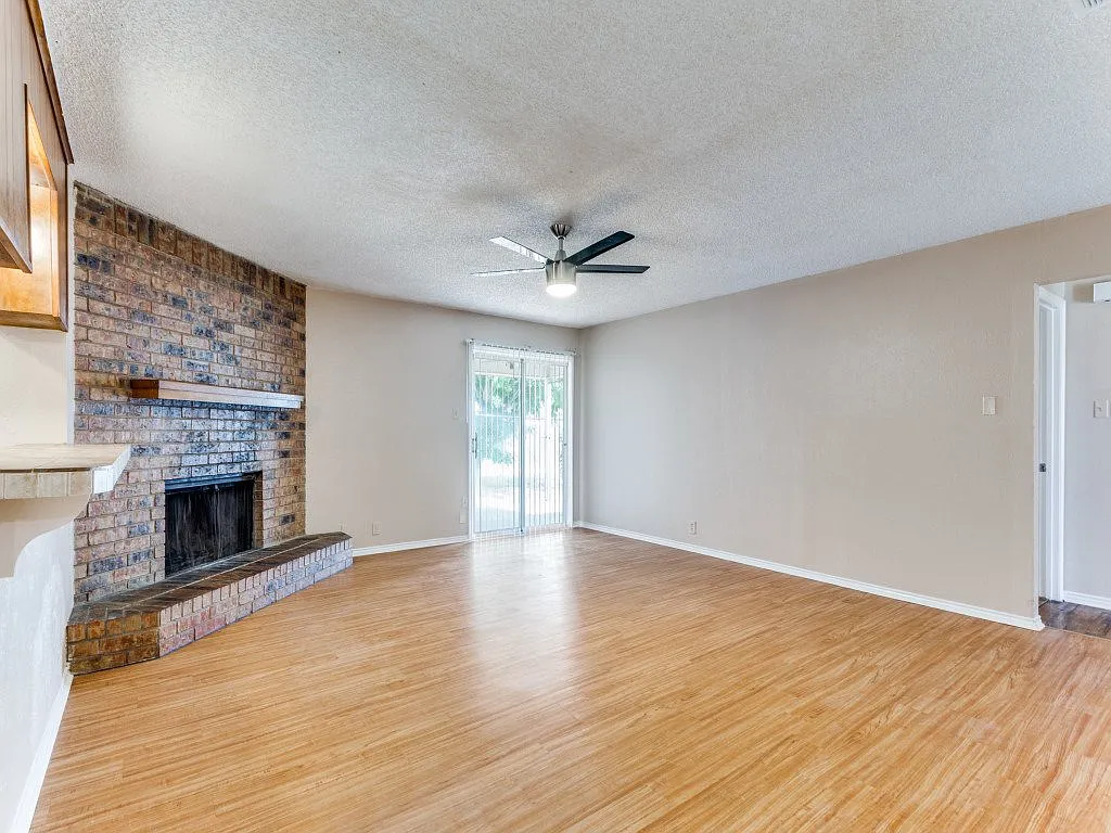 3 bed, 2.0 bath, 1530 sqft, $1,675 — Photo 3
