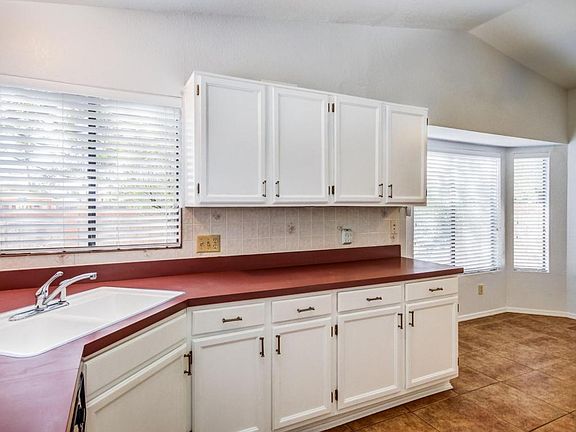 5th image of 2591 W Glenbrook Way