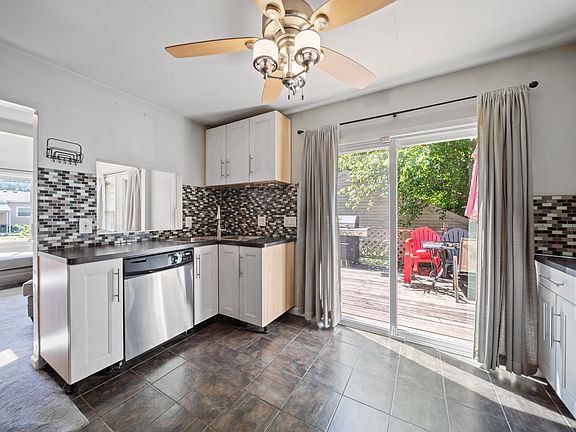 4th image of 15893 Lenore Ave