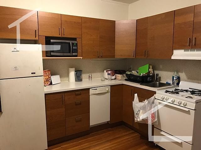 2nd image of 530 Newbury St #102