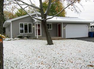 1105 Greenwood Dr, Menasha, WI 54952