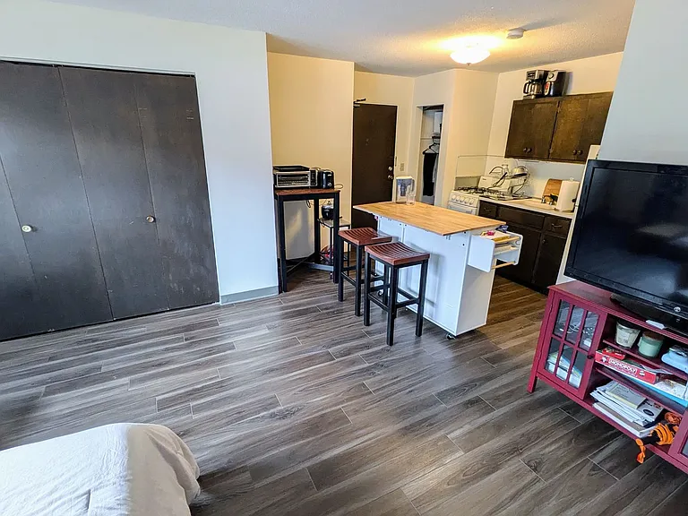 615 Ontario St SE — Photo 8