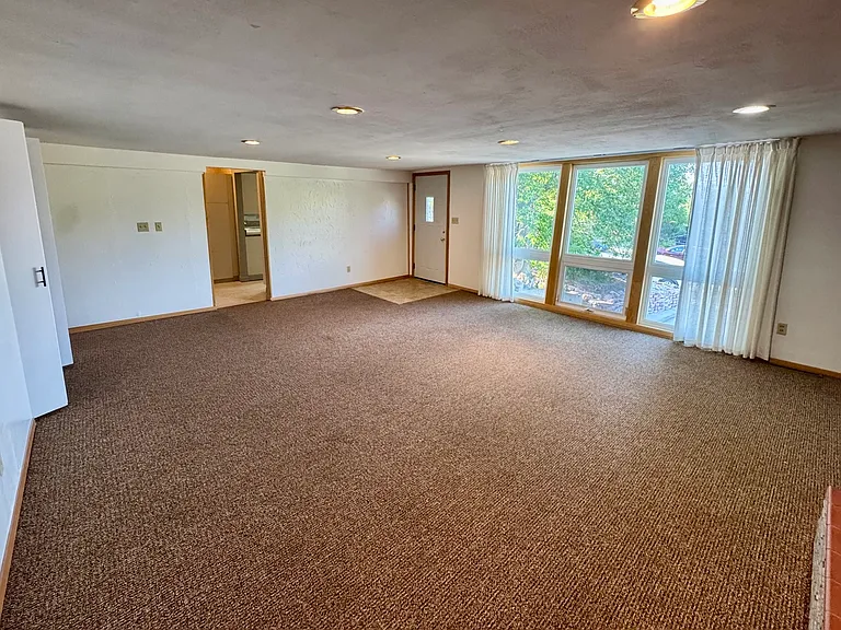 728 Saint Charles St #1 — Photo 2