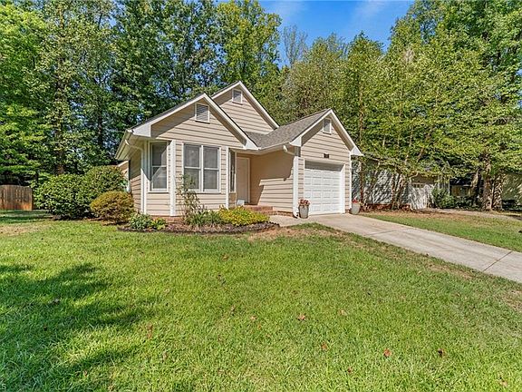 2nd image of 4009 King Edward Ct