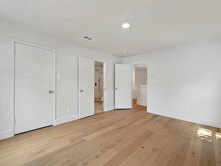 1305 Kenwood Ave — Photo 19