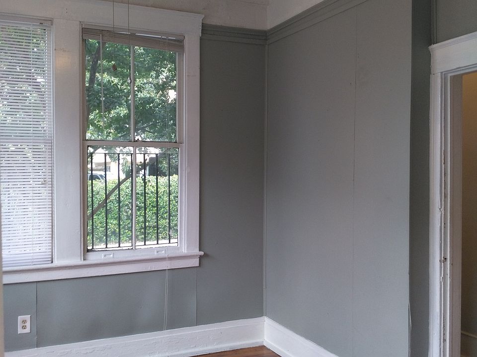 Light & airy corner room. Versatile floorplan of apartment allows this room to serve as the living room or as a bedroom.
