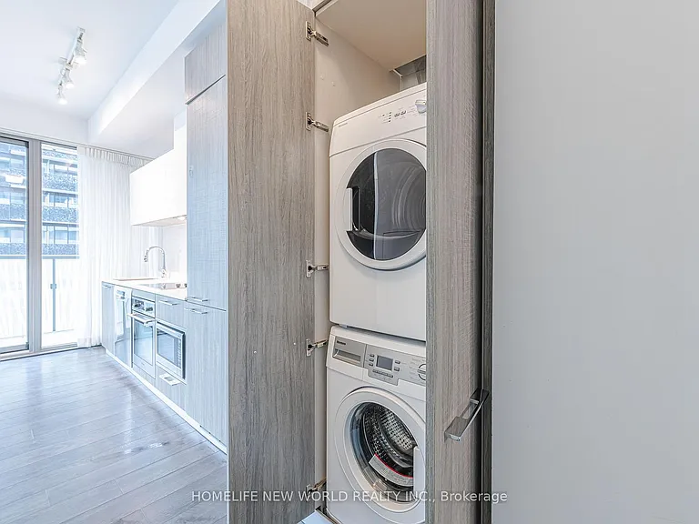 50 Charles St E #903 — Photo 31