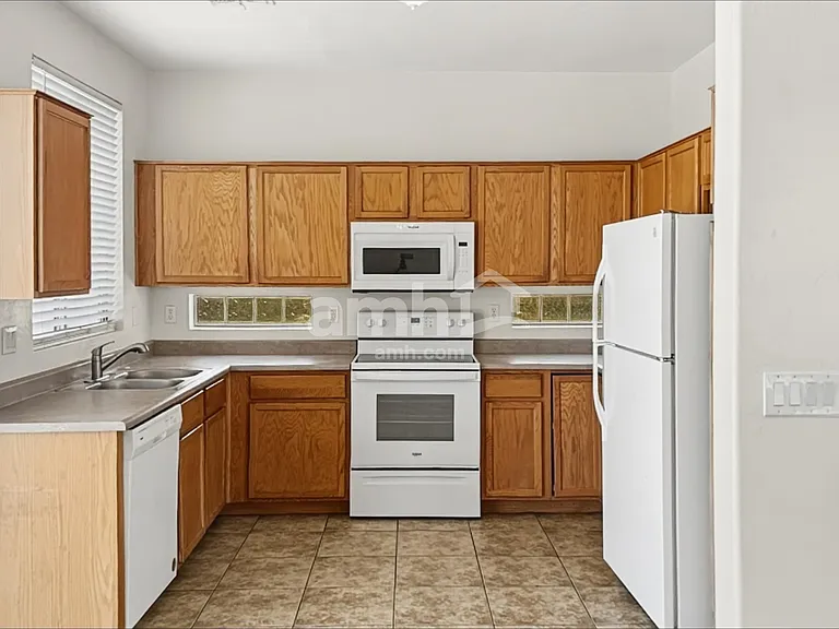 1701 S 113th Dr — Photo 3