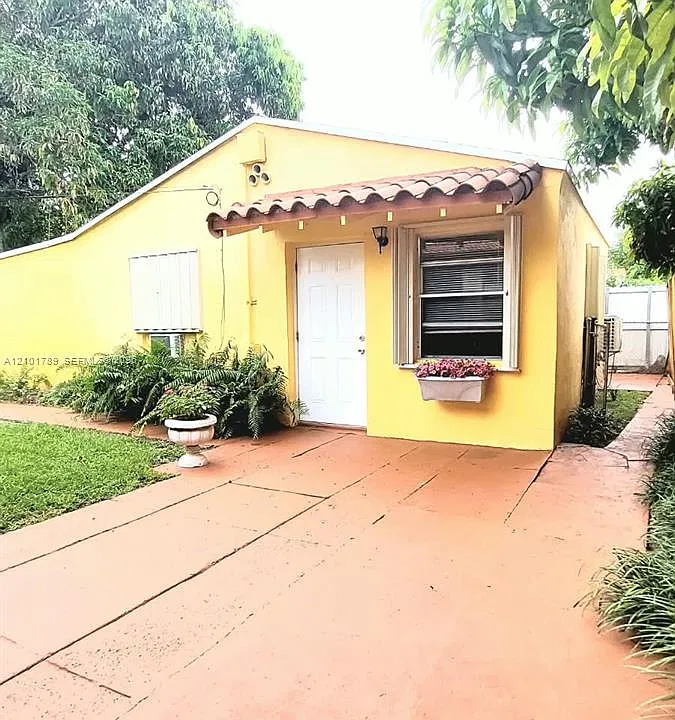 2770 NW 6th St