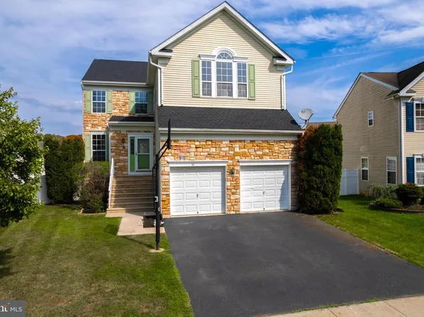 10 Hemingway Ln, Columbus, NJ 08022