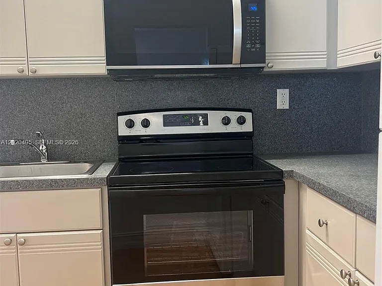 820 Euclid Ave #303 — Photo 14