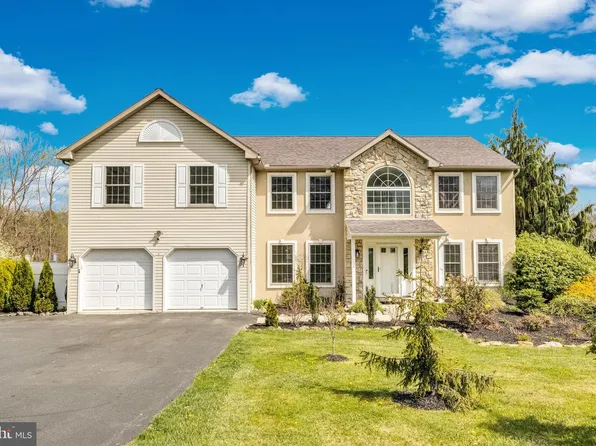 18 Ridge Crest Dr, Fleetwood, PA 19522