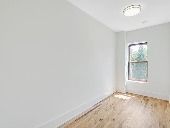 3rd image of 274 Montgomery St APT 4