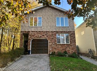 18 Estelle Pl, Staten Island, NY