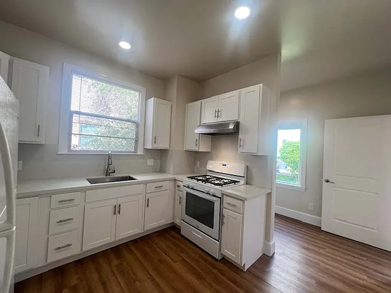 573 Wesley Ave #4 — Photo 38