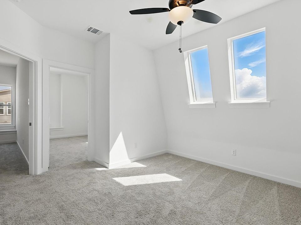 1st image of 306 Oakbend Dr