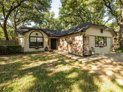408 Larchmont Way, Azle, TX, 76020