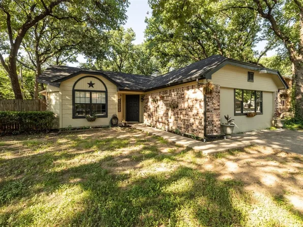 408 Larchmont Way, Azle, TX 76020