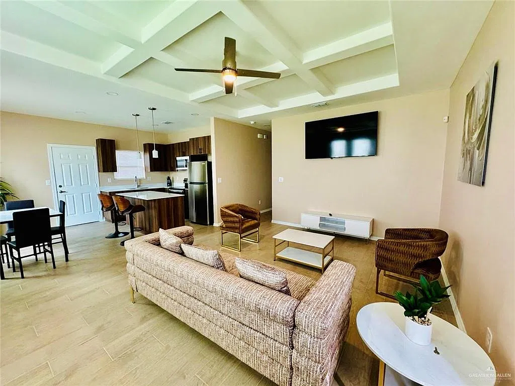 2 bed, 2.0 bath, 1390 sqft, $1,180 — Photo 2