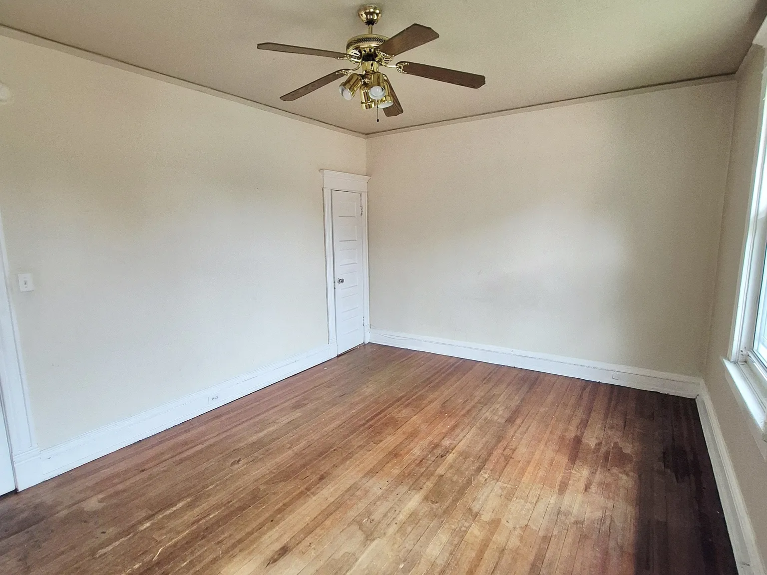 3002 Montrose Avenue - 2 — Photo 2