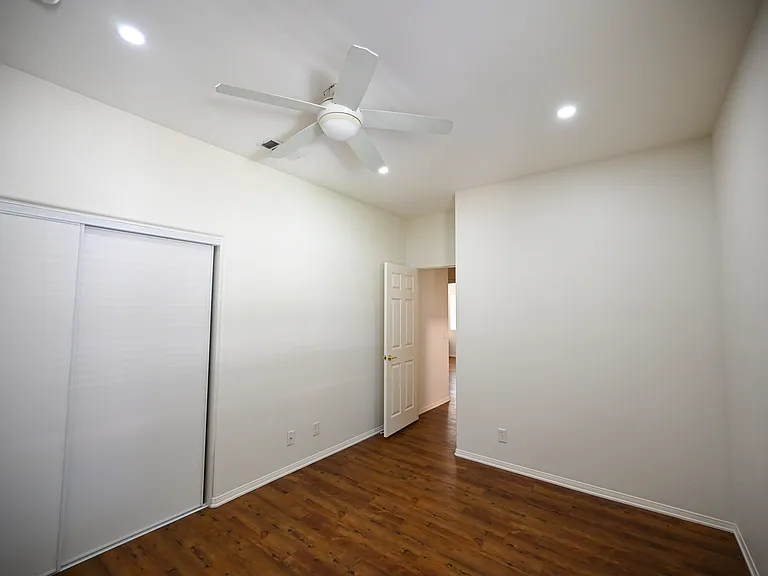 4208 Grandview Dr — Photo 17