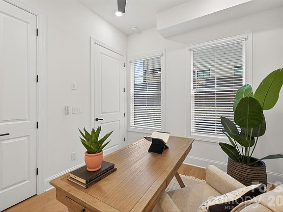 5th image of 1524 Harrill St