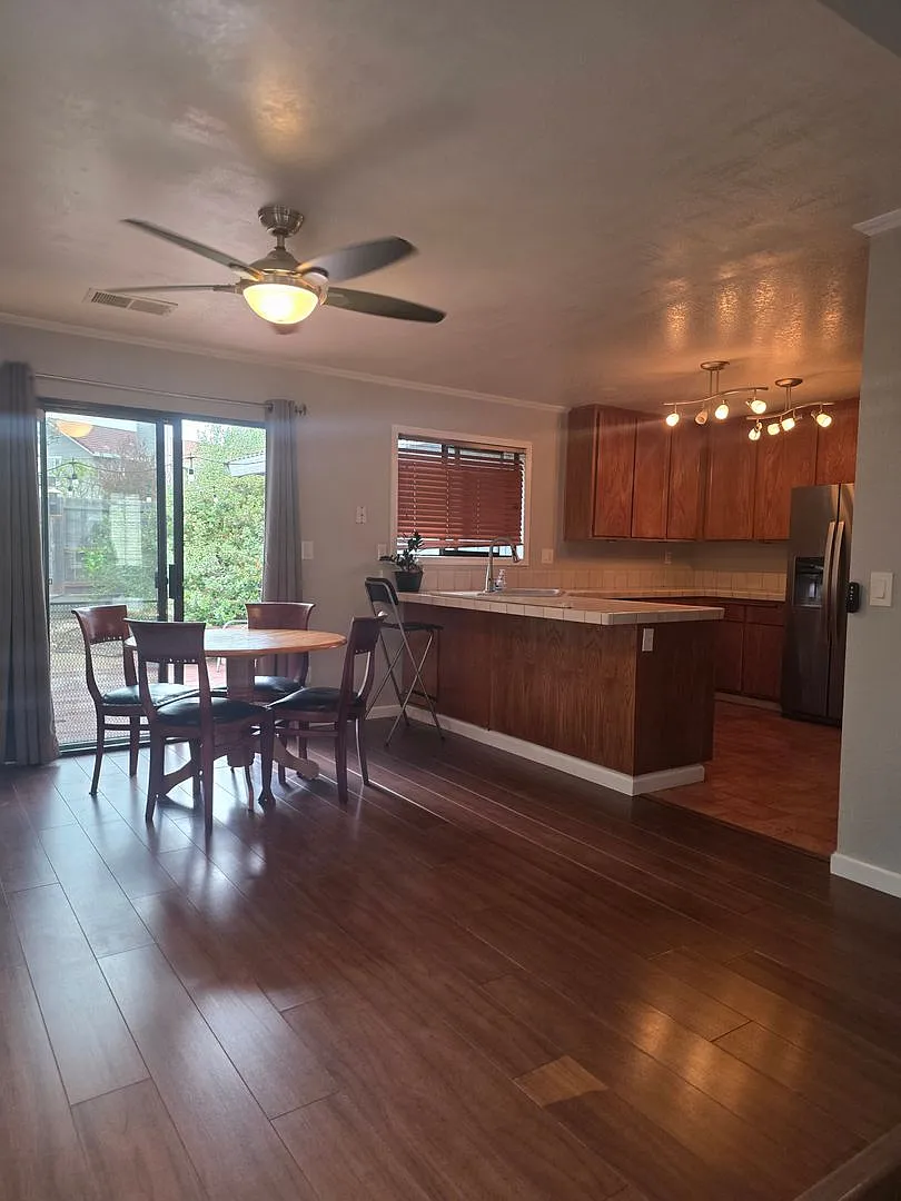 Well-Maintained Petaluma Home 3BD/2BA with EV Charging & Backyard Deck — Photo 2