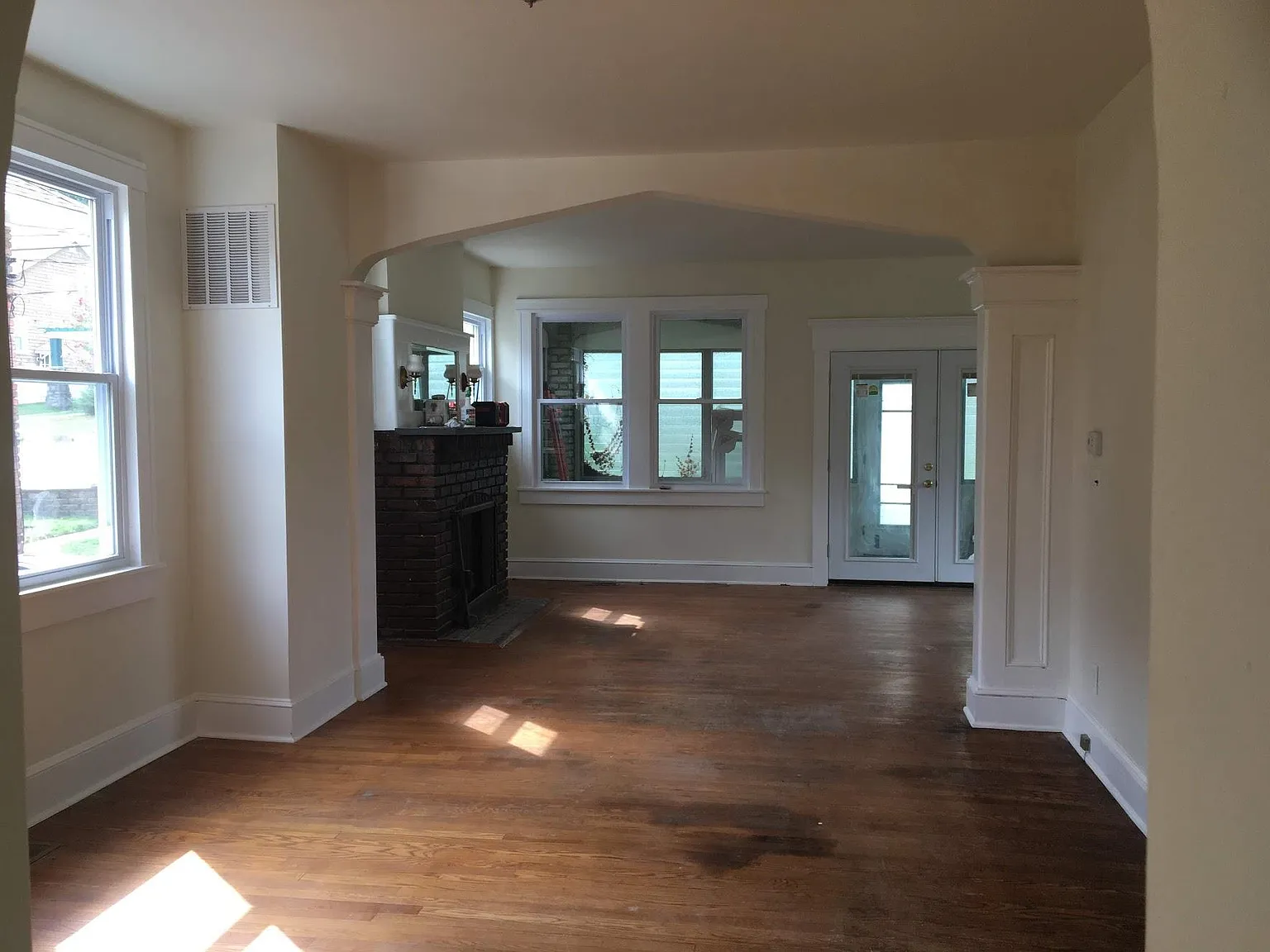 6 bed, 2000 sqft, $2,800 — Photo 1