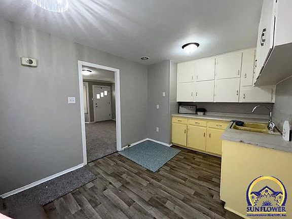 5th image of 2639 SE Virginia Ave