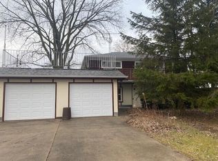 10011 Lakeshore Dr, Pleasant Prairie, WI 53158