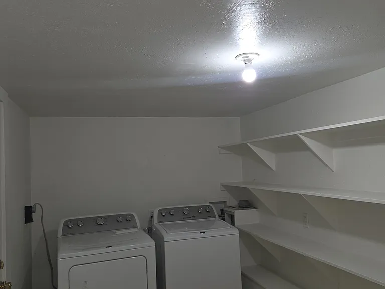 605 S Zion St — Photo 11