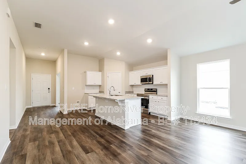4 bed, 2.0 bath, 1987 sqft, $2,295 — Photo 3