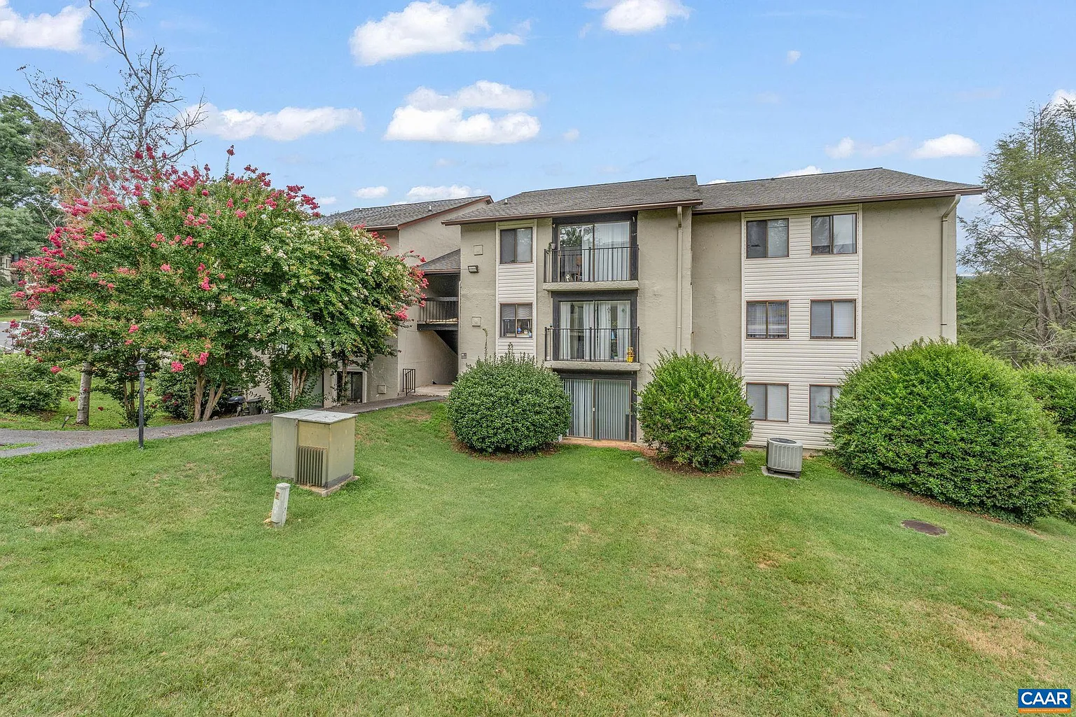 33 Spring Ct photo 1